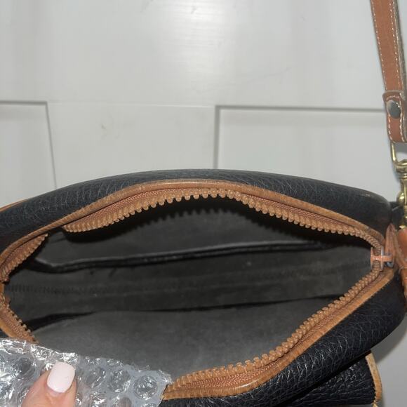 ULTRA RARE Vintage Dooney & Bourke Kilty Bag Black & Tan - Picture 12 of 14